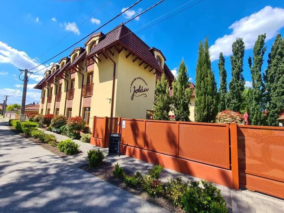 Jolan Pension & Restaurant Cicov Екстер'єр фото