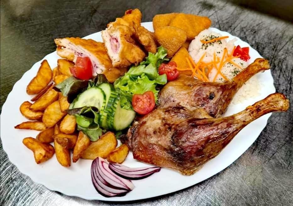 Jolan Pension & Restaurant Cicov Екстер'єр фото